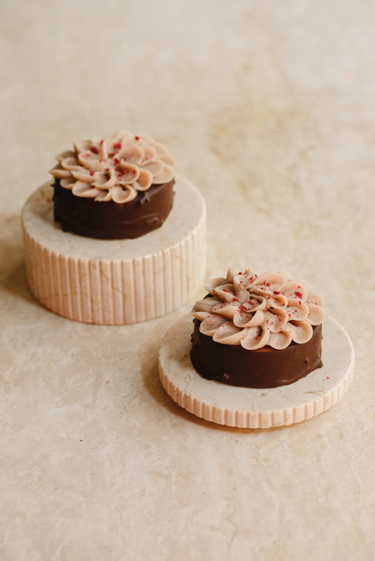 ÉTCSOKOLÁDÉ, FEKETE CSERESZNYE, GESZTENYE DESSERT - Kép 2
