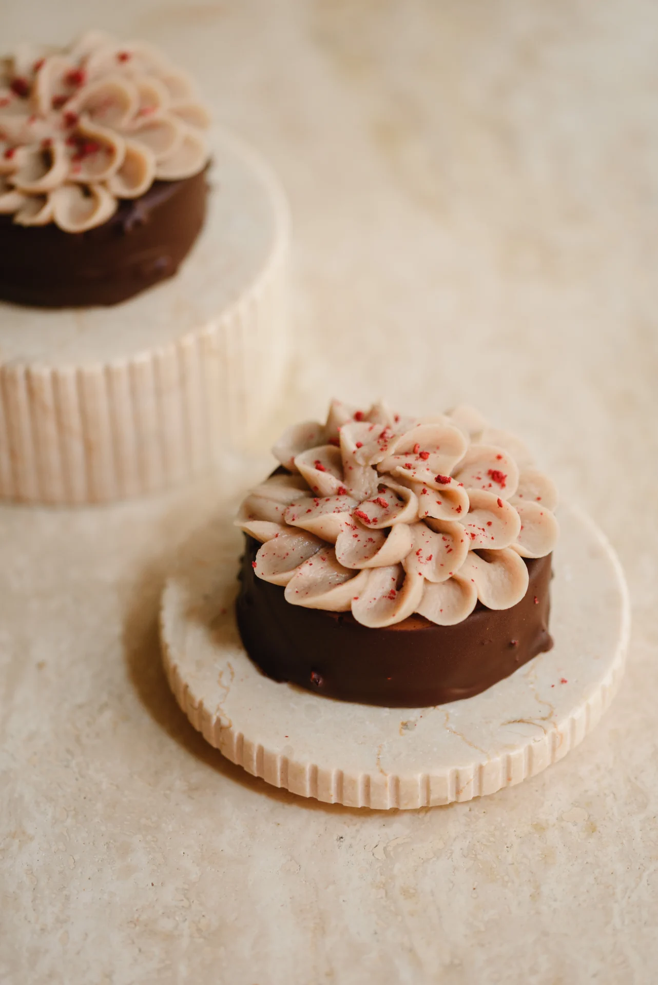 ÉTCSOKOLÁDÉ, FEKETE CSERESZNYE, GESZTENYE DESSERT - Kép 1