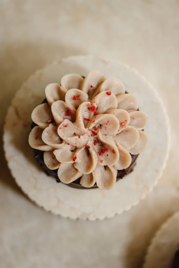 ÉTCSOKOLÁDÉ, FEKETE CSERESZNYE, GESZTENYE DESSERT - Kép 3